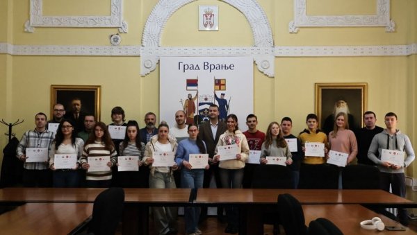 МЛАДИ ПРОГРАМИРАЛИ СВОЈУ ШАНСУ: Постају тихи хероји у борби против вршњачког насиља МЛАДИ ПРОГРАМИРАЛИ СВОЈУ ШАНСУ: Постају тихи хероји у борби против вршњачког насиља