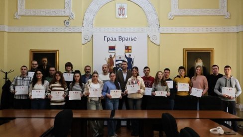 MLADI PROGRAMIRALI SVOJU ŠANSU: Postaju tihi heroji u borbi protiv vršnjačkog nasilja MLADI PROGRAMIRALI SVOJU ŠANSU: Postaju tihi heroji u borbi protiv vršnjačkog nasilja
