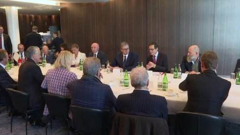 VUČIĆ SE SASTAO SA ŠVAJCARSKIM PRIVREDNICIMA: Predsednik će se obratiti na tribini Ciriški govor VUČIĆ SE SASTAO SA ŠVAJCARSKIM PRIVREDNICIMA: Predsednik će se obratiti na tribini Ciriški govor