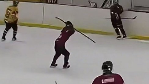 SVET JE OSTAO U NEVERICI: Da li je on upravo dao najbolji gol u hokeju svih vremena? Saigrači su se hvatali za glavu! (VIDEO) SVET JE OSTAO U NEVERICI: Da li je on upravo dao najbolji gol u hokeju svih vremena? Saigrači su se hvatali za glavu! (VIDEO)