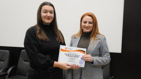 ZNANJEM DO POSLA: U Kraljevu uručeni serifikati polaznicima besplatnih kurseva ZNANJEM DO POSLA: U Kraljevu uručeni serifikati polaznicima besplatnih kurseva