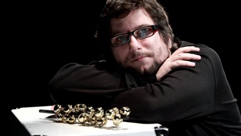 MOLIJEROVA MAŠINERIJA BESKORISNOG DELOVANJA: Intervju - Nikola Zavišić, reditelj, o večerašnjoj predstavi u Narodnom pozorištu MOLIJEROVA MAŠINERIJA BESKORISNOG DELOVANJA: Intervju - Nikola Zavišić, reditelj, o večerašnjoj predstavi u Narodnom pozorištu
