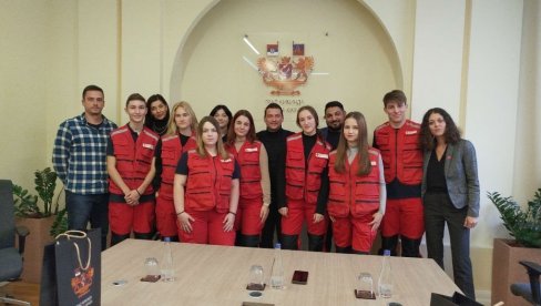 PRIJEM ZA VOLONTERE CRVENOG KRSTA: Podrška mladim aktivistima u Kikindi PRIJEM ZA VOLONTERE CRVENOG KRSTA: Podrška mladim aktivistima u Kikindi