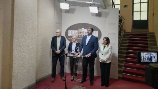 ДВА ПОСЛАНИКА НАПУСТИЛА ЂИЛАСА: Наставља се распад опозиције ДВА ПОСЛАНИКА НАПУСТИЛА ЂИЛАСА: Наставља се распад опозиције