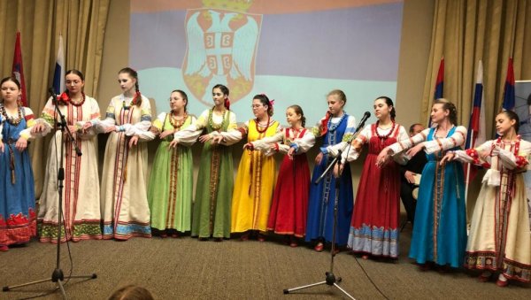 СРБИЈА У СРЦУ РУСКЕ ДЕЦЕ: У нашој амбасади у Москви 14. пут такмичење руских ђака у рецитовању и певању српске поезије СРБИЈА У СРЦУ РУСКЕ ДЕЦЕ: У нашој амбасади у Москви 14. пут такмичење руских ђака у рецитовању и певању српске поезије
