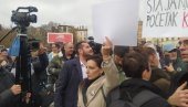 OPOZICIJA PRAVI HAOS U NOVOM SADU: Proteste predvodi Marinika Tepić - blokiran saobraćaj, svađa sa građanima (VIDEO) OPOZICIJA PRAVI HAOS U NOVOM SADU: Proteste predvodi Marinika Tepić - blokiran saobraćaj, svađa sa građanima (VIDEO)