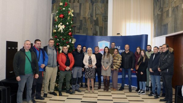 РАДОВЕ ЋЕ ДА ИЗВОДИ 17 ФИРМИ: Потписани уговори са предузећима ангажованим за енергетску санацију кућа и станова у Смедереву РАДОВЕ ЋЕ ДА ИЗВОДИ 17 ФИРМИ: Потписани уговори са предузећима ангажованим за енергетску санацију кућа и станова у Смедереву