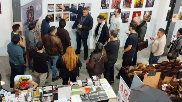 ЦРТАНЕ ЛЕКЦИЈЕ О ВЕЛИКОМ РАТУ: На фестивалу у Солуну српски стрип први пут представљен грчкој публици ЦРТАНЕ ЛЕКЦИЈЕ О ВЕЛИКОМ РАТУ: На фестивалу у Солуну српски стрип први пут представљен грчкој публици