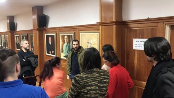 САДА ЈЕ СВЕ ЈАСНО! Ово је још један доказ је опозиција та која инструише студенте који спроводе блокаде (ФОТО) САДА ЈЕ СВЕ ЈАСНО! Ово је још један доказ је опозиција та која инструише студенте који спроводе блокаде (ФОТО)