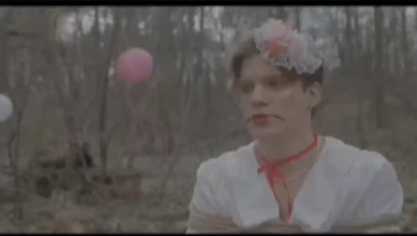 ОВА ОСОБА ЖЕЛИ ДА СРУШИ ВУЧИЋА! Нашминкан, у женској одећи, везан… (ВИДЕО) ОВА ОСОБА ЖЕЛИ ДА СРУШИ ВУЧИЋА! Нашминкан, у женској одећи, везан… (ВИДЕО)