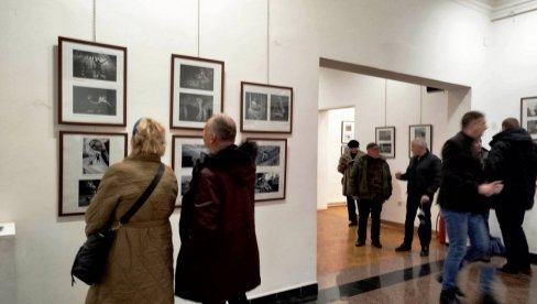 ЖИВИ СЕЋАЊЕ НА ЗОРАНА ПУРГЕРА: У Параћину отворена 4. меморијална изложба (ФОТО) ЖИВИ СЕЋАЊЕ НА ЗОРАНА ПУРГЕРА: У Параћину отворена 4. меморијална изложба (ФОТО)