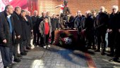 SVEČANO NA MARAKANI: Otkriven spomenik Dragoslavu Šekularcu! (FOTO) SVEČANO NA MARAKANI: Otkriven spomenik Dragoslavu Šekularcu! (FOTO)