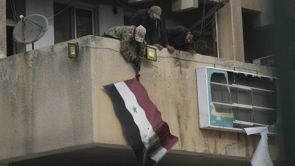 ОГЛАСИО СЕ ПОРТПАРОЛ ИРАНСКЕ КОМИСИЈЕ ЗА БЕЗБЕДНОСТ: Нереди у Сирије довешће до ескалације сукоба у региону ОГЛАСИО СЕ ПОРТПАРОЛ ИРАНСКЕ КОМИСИЈЕ ЗА БЕЗБЕДНОСТ: Нереди у Сирије довешће до ескалације сукоба у региону