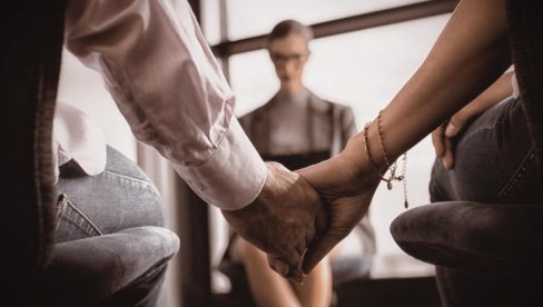 RUSKI PSIHOLOG OTKRIVA: Zašto obrazovana žena ne sme da se uda za običnog radnika RUSKI PSIHOLOG OTKRIVA: Zašto obrazovana žena ne sme da se uda za običnog radnika