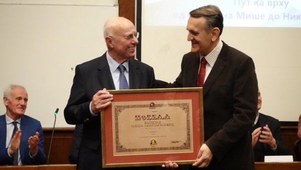 КАПЕТАН МИША И ТОМИ ФИЛИ:У Коларчевој задужбини уручена признања научницима, привредницима, уметницима КАПЕТАН МИША И ТОМИ ФИЛИ:У Коларчевој задужбини уручена признања научницима, привредницима, уметницима