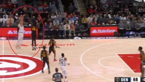 ČOVEK SA DRUGE PLANETE! Nikola Jokić pogodio trojku sa pola terena (VIDEO) ČOVEK SA DRUGE PLANETE! Nikola Jokić pogodio trojku sa pola terena (VIDEO)