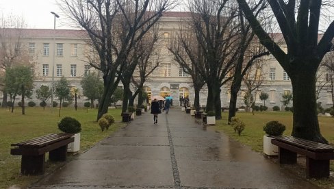 SEKSUALNO UZNEMIRAVANJE U PODGORIČKOJ GIMNAZIJI: Tužilaštvo ispituje, profesor suspendovan, javnost zahteva otkaz i ostavku