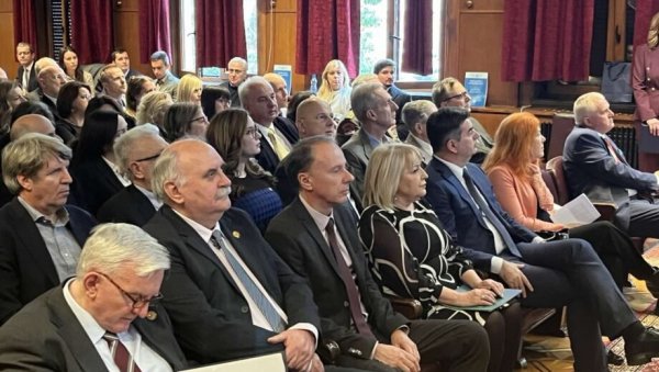 МИНИСТАРКА СЛАВИЦА ЂУКИЋ ДЕЈАНОВИЋ: Медициснки факултет више од једног века школује угледне лекаре МИНИСТАРКА СЛАВИЦА ЂУКИЋ ДЕЈАНОВИЋ: Медициснки факултет више од једног века школује угледне лекаре
