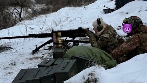 RUSIJA JE ZAPANJENA: Bivša treća teniserka sveta stigla na front, obukla uniformu Ukrajine i puca na Ruse iz mitraljeza i bazuke (FOTO) RUSIJA JE ZAPANJENA: Bivša treća teniserka sveta stigla na front, obukla uniformu Ukrajine i puca na Ruse iz mitraljeza i bazuke (FOTO)