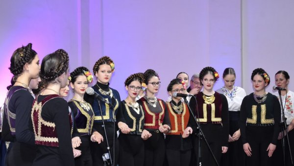 „ГУСЛЕ“ ПРИПРЕМАЈУ СЕРИЈУ КОНЦЕРАТА: Вечерас одржан други, до Нове године следе још три (ФОТО) „ГУСЛЕ“ ПРИПРЕМАЈУ СЕРИЈУ КОНЦЕРАТА: Вечерас одржан други, до Нове године следе још три (ФОТО)