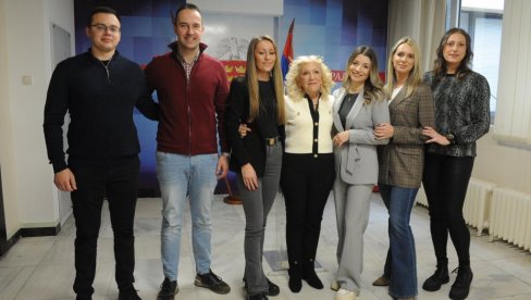 PLENE ZNANJEM, STRUČNOŠĆU I HUMANOŠĆU: Uspeh mladih lekara kraljevačke Opšte bolnice PLENE ZNANJEM, STRUČNOŠĆU I HUMANOŠĆU: Uspeh mladih lekara kraljevačke Opšte bolnice
