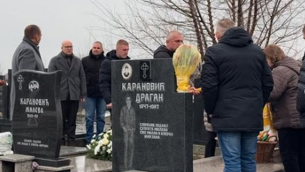 СРБИЈА ИХ НЕЋЕ ЗАБОРАВИТИ: Вучевић присуствовао помену за двоје страдалих у несрећи у Новом Саду СРБИЈА ИХ НЕЋЕ ЗАБОРАВИТИ: Вучевић присуствовао помену за двоје страдалих у несрећи у Новом Саду