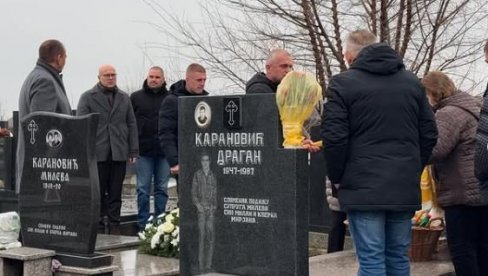 SRBIJA IH NEĆE ZABORAVITI: Vučević prisustvovao pomenu za dvoje stradalih u nesreći u Novom Sadu SRBIJA IH NEĆE ZABORAVITI: Vučević prisustvovao pomenu za dvoje stradalih u nesreći u Novom Sadu
