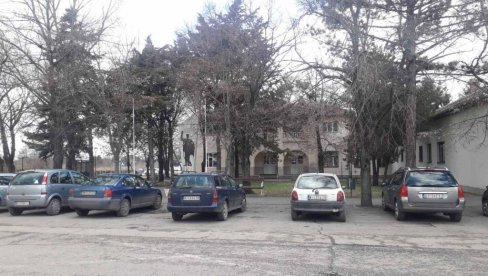 DRŽAVA OBNAVLJA OBJEKAT U RUSKOM SELU: Dom omladine za sve nacije DRŽAVA OBNAVLJA OBJEKAT U RUSKOM SELU: Dom omladine za sve nacije
