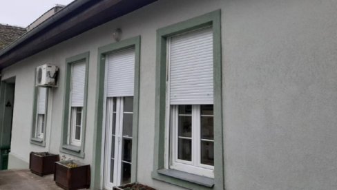 NOVO RUHO BIBLIOTEKE U KOVINU: Počelo zamenom stolarije, završiće se novom fasadom NOVO RUHO BIBLIOTEKE U KOVINU: Počelo zamenom stolarije, završiće se novom fasadom