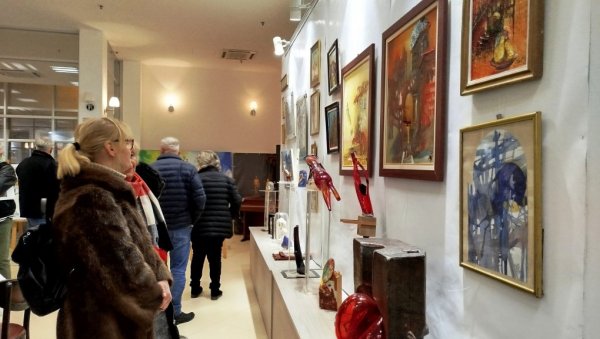 „СТАКЛО И ЈА“: Фасцинантна изложба Србобрана Килибарде у параћинском Стартап центру (ФОТО) „СТАКЛО И ЈА“: Фасцинантна изложба Србобрана Килибарде у параћинском Стартап центру (ФОТО)