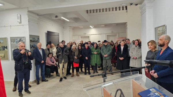 БЕЛГОРОД У ФОТОГРАФИЈАМА: У Архиву Војводине отворена изложба Андреја Закоморног (ФОТО) БЕЛГОРОД У ФОТОГРАФИЈАМА: У Архиву Војводине отворена изложба Андреја Закоморног (ФОТО)