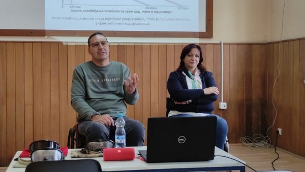 ВОЖЊА НИЈЕ ДЕЧЈА ИГРА: Одржана трибина о безбедности у саобраћају за средњошколце у Врбасу ВОЖЊА НИЈЕ ДЕЧЈА ИГРА: Одржана трибина о безбедности у саобраћају за средњошколце у Врбасу