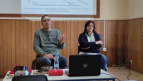 VOŽNJA NIJE DEČJA IGRA: Održana tribina o bezbednosti u saobraćaju za srednjoškolce u Vrbasu VOŽNJA NIJE DEČJA IGRA: Održana tribina o bezbednosti u saobraćaju za srednjoškolce u Vrbasu