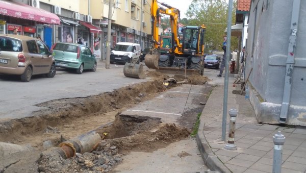 ИЗАБРАН ИЗВОЂАЧ: Обнова коловоза и тротоара у Пожаревцу, после радова на топловоду ИЗАБРАН ИЗВОЂАЧ: Обнова коловоза и тротоара у Пожаревцу, после радова на топловоду