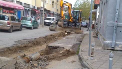 ИЗАБРАН ИЗВОЂАЧ: Обнова коловоза и тротоара у Пожаревцу, после радова на топловоду ИЗАБРАН ИЗВОЂАЧ: Обнова коловоза и тротоара у Пожаревцу, после радова на топловоду