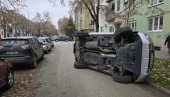 KAKVA SCENA: Saobraćajna nesreća u Novom Sadu, automobil se prevrnuo na bok (FOTO) KAKVA SCENA: Saobraćajna nesreća u Novom Sadu, automobil se prevrnuo na bok (FOTO)