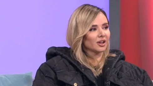 VUČIĆ O SKANDALU NA RTS KOJI JE IZAZVALA PEVAČICA ANA ŠTAJDOHAR: Protestovala protiv mene, pa uzela pare i pevala u Zimskoj bajci VUČIĆ O SKANDALU NA RTS KOJI JE IZAZVALA PEVAČICA ANA ŠTAJDOHAR: Protestovala protiv mene, pa uzela pare i pevala u Zimskoj bajci