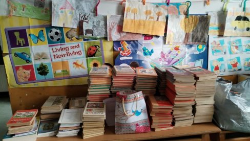 DOBRODOŠLA SVAKA KNJIGA: Petoro prosvetara škole kod Bujanovca, osniva biblioteku