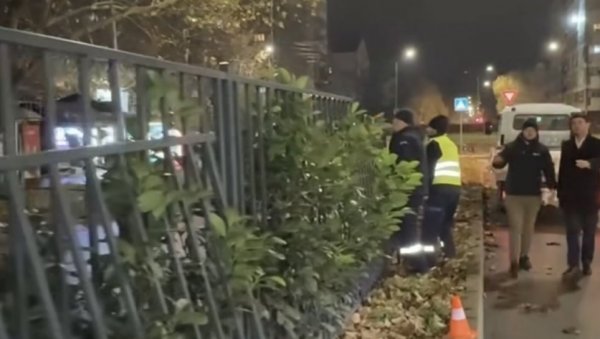 ОГРАДА КРИЈЕ ПЕШАКЕ: Незадовољство јавности натерало челнике Ниша да преправљају пројекат из 2022. ОГРАДА КРИЈЕ ПЕШАКЕ: Незадовољство јавности натерало челнике Ниша да преправљају пројекат из 2022.