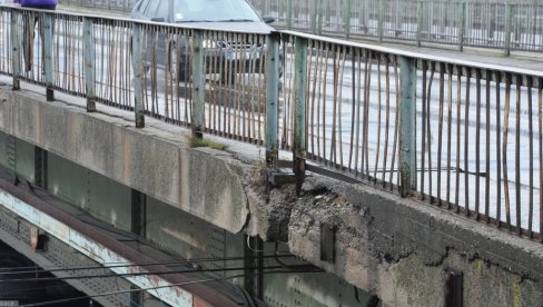 SANACIJA KOŠTA 200 MILIONA: I dalje zabranjen saobraćaj kamionima preko starog mosta u Kraljevu SANACIJA KOŠTA 200 MILIONA: I dalje zabranjen saobraćaj kamionima preko starog mosta u Kraljevu