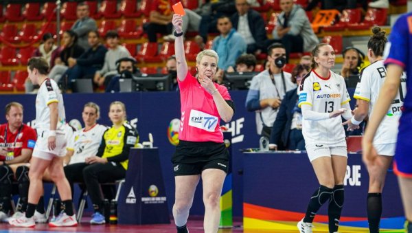 ВЕЛИКА ЧАСТ: Српкиње суде финале Европског првенства у рукомету ВЕЛИКА ЧАСТ: Српкиње суде финале Европског првенства у рукомету