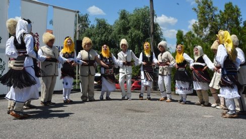 KAD IMAJU DOM KULTURE, MLADI OSTAJU: Devetnaest mesnih zajednica dobilo novac iz budžeta da obnove mesta okupljanja KAD IMAJU DOM KULTURE, MLADI OSTAJU: Devetnaest mesnih zajednica dobilo novac iz budžeta da obnove mesta okupljanja