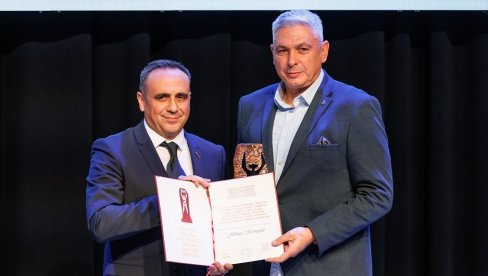 SPARTAKOVA NAGRADA JOVICI MOMIROVU: Vrščanin proglašen za najboljeg sportskog radnika u Vojvodini SPARTAKOVA NAGRADA JOVICI MOMIROVU: Vrščanin proglašen za najboljeg sportskog radnika u Vojvodini