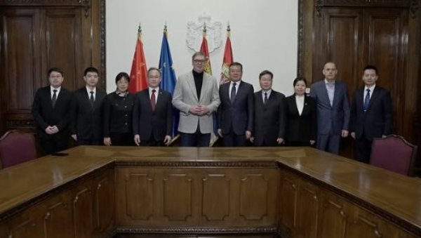 ИЗРАЗ ПРИЈАТЕЉСТВА И ПОВЕРЕЊА ИЗМЕЂУ НАШИХ ЗЕМАЉА: Вучић се састао са представницима Опште болнице Народне ослободилачке војске Кине ИЗРАЗ ПРИЈАТЕЉСТВА И ПОВЕРЕЊА ИЗМЕЂУ НАШИХ ЗЕМАЉА: Вучић се састао са представницима Опште болнице Народне ослободилачке војске Кине