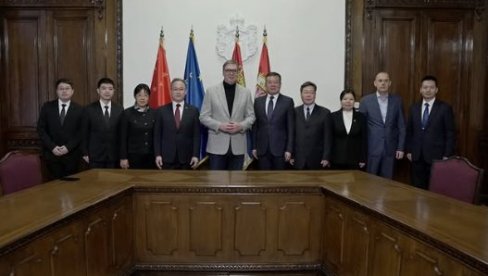 IZRAZ PRIJATELJSTVA I POVERENJA IZMEĐU NAŠIH ZEMALJA: Vučić se sastao sa predstavnicima Opšte bolnice Narodne oslobodilačke vojske Kine IZRAZ PRIJATELJSTVA I POVERENJA IZMEĐU NAŠIH ZEMALJA: Vučić se sastao sa predstavnicima Opšte bolnice Narodne oslobodilačke vojske Kine