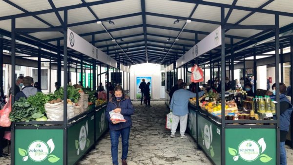 ХЕРЦЕГНОВСКА ПИЈАЦА МЕЂУ НАЈБОЉИМ НА СВЕТУ: У граду се око ње ломе копља, је ли она место за споменик Мирку Комненовићу? ХЕРЦЕГНОВСКА ПИЈАЦА МЕЂУ НАЈБОЉИМ НА СВЕТУ: У граду се око ње ломе копља, је ли она место за споменик Мирку Комненовићу?