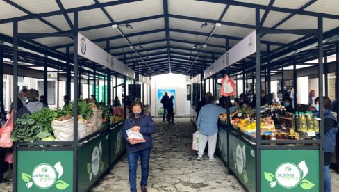 HERCEGNOVSKA PIJACA MEĐU NAJBOLJIM NA SVETU: U gradu se oko nje lome koplja, je li ona mesto za spomenik Mirku Komnenoviću? HERCEGNOVSKA PIJACA MEĐU NAJBOLJIM NA SVETU: U gradu se oko nje lome koplja, je li ona mesto za spomenik Mirku Komnenoviću?