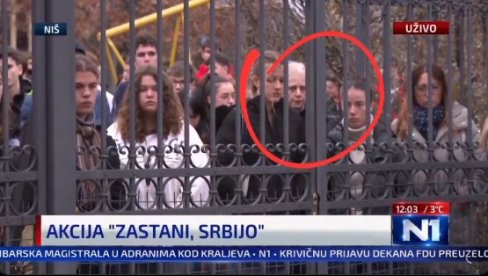 SRAMNO: Đilasova poslanica ponovo izvela maloletne srednjoškolce na opozicioni protest! SRAMNO: Đilasova poslanica ponovo izvela maloletne srednjoškolce na opozicioni protest!