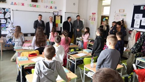 DONACIJA ŠKOLI U VRTOGOŠU KOD VRANJA: Dobili 2.264.000 dinara za nabavku opreme DONACIJA ŠKOLI U VRTOGOŠU KOD VRANJA: Dobili 2.264.000 dinara za nabavku opreme