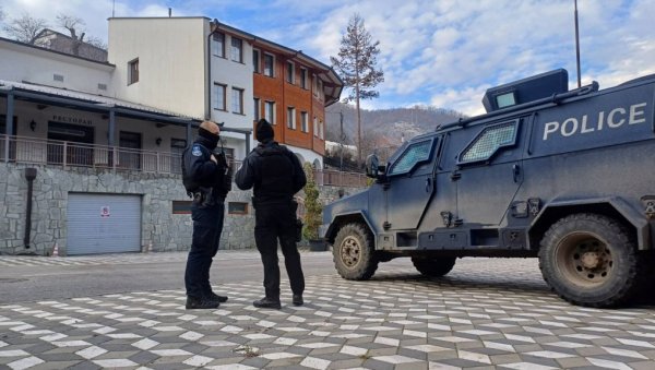 ПОКУШАО ДА УБИЈЕ СРБИНА, ОСУЂЕН НА ТРИ ГОДИНЕ ЗАТВОРА: Донета пресуд косовском специјалацу за пуцњаву код Бистричког моста ПОКУШАО ДА УБИЈЕ СРБИНА, ОСУЂЕН НА ТРИ ГОДИНЕ ЗАТВОРА: Донета пресуд косовском специјалацу за пуцњаву код Бистричког моста